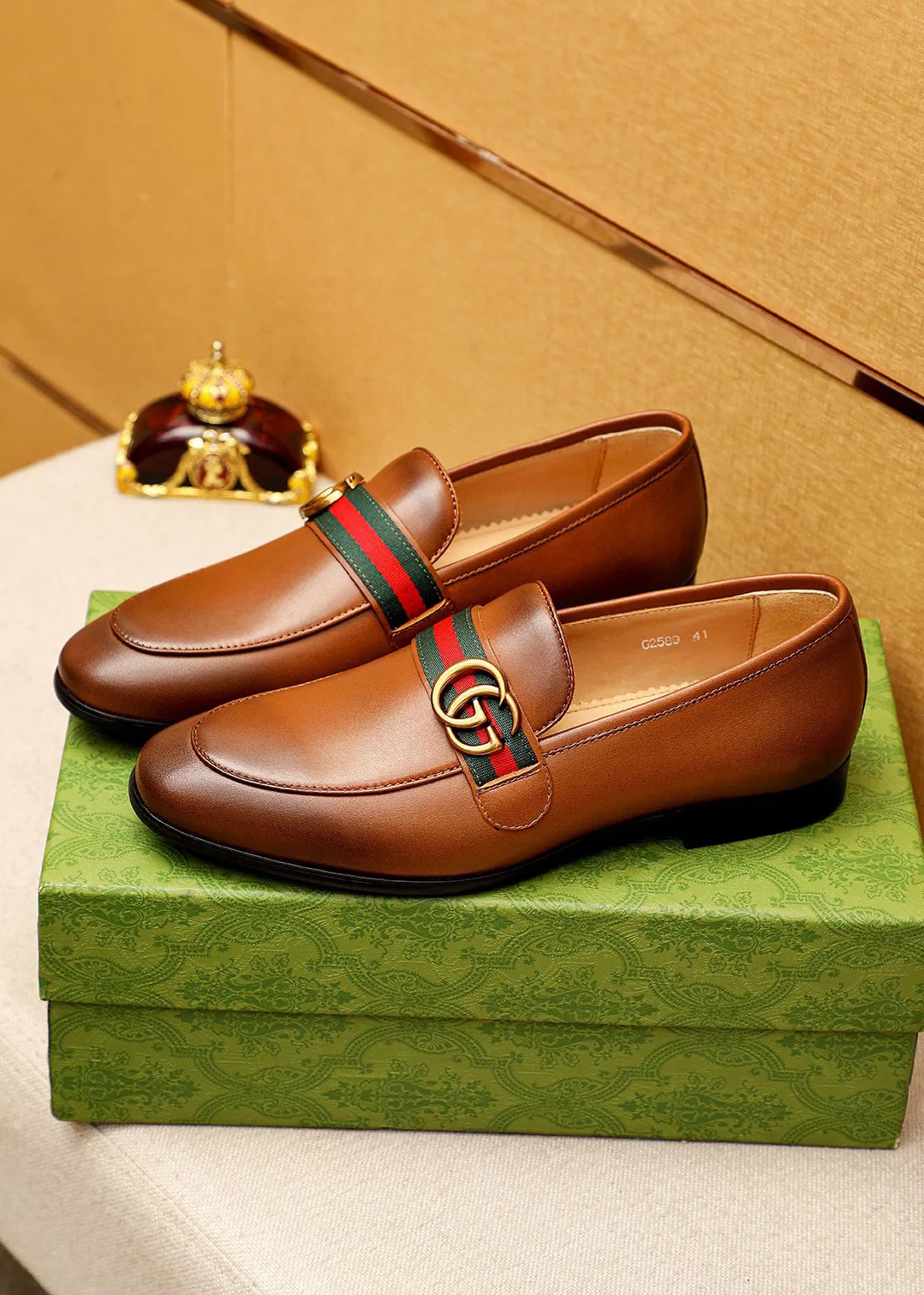 Men's shoes 💰400 💐 Product trademark: GUCCI "Gucci" casual leather shoes Regular size: 38-44 (45🉑️customized) Product materials: Selected imported first-layer calfskin upper + luxury hardware buckle, imported cowhide leather lining. Strong three-dimensional visual effect, rubber outsole Color: 2⃣️colors available